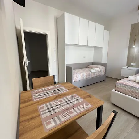 Luxury Venezia شقة *